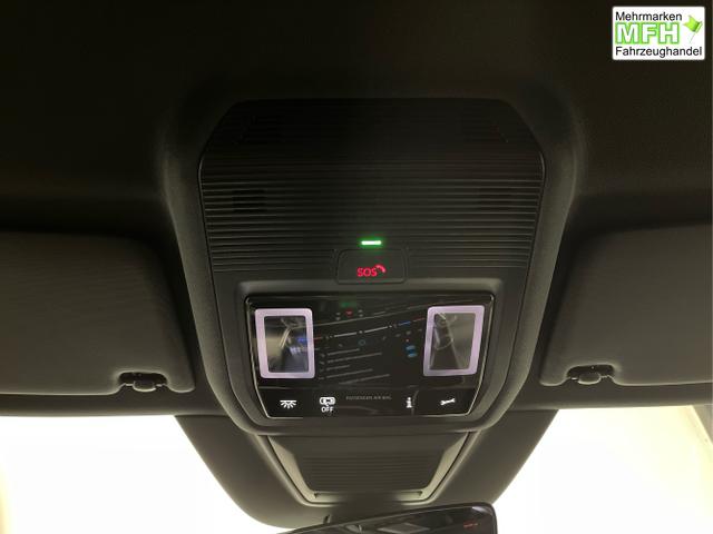 Volkswagen / Golf / Schwarz / / / 150PS DSG+Black Style