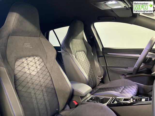 Volkswagen / Golf / Schwarz / / / 150PS DSG+Black Style