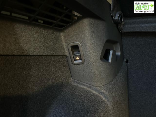 Volkswagen / Golf / Schwarz / / / 150PS DSG+Black Style