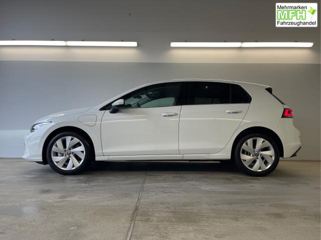 Volkswagen / Golf / Wei&szlig; / / / 1.5 eHybrid 150kW/204PS DSG IQ.Light+Navi+Travel Assist+HUD+Winterpaket