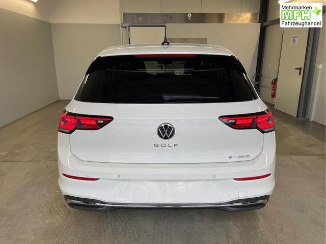Volkswagen / Golf / Wei&szlig; / / / 1.5 eHybrid 150kW/204PS DSG IQ.Light+Navi+Travel Assist+HUD+Winterpaket