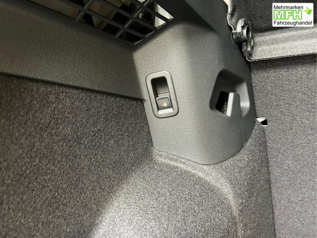 Volkswagen / Golf / Wei&szlig; / / / 1.5 eHybrid 150kW/204PS DSG IQ.Light+Navi+Travel Assist+HUD+Winterpaket