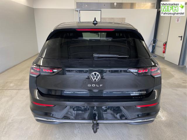 Volkswagen / Golf / Schwarz / / / 1.5 eHybrid 150kW/204PS DSG IQ.Light+Navi+Travel Assist+HUD+Winterpaket