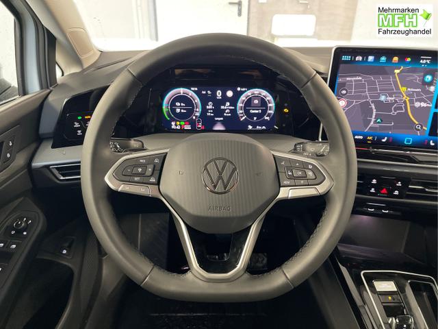 Volkswagen / Golf / Schwarz / / / 1.5 eHybrid 150kW/204PS DSG IQ.Light+Navi+Travel Assist+HUD+Winterpaket