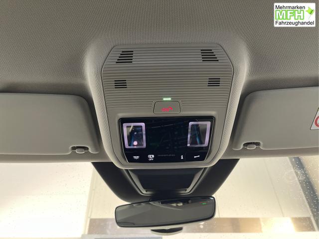 Volkswagen / Golf / Schwarz / / / 1.5 eHybrid 150kW/204PS DSG IQ.Light+Navi+Travel Assist+HUD+Winterpaket