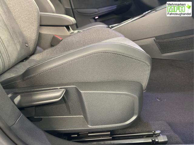 Volkswagen / Golf / Schwarz / / / 1.5 eHybrid 150kW/204PS DSG IQ.Light+Navi+Travel Assist+HUD+Winterpaket