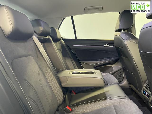 Volkswagen / Golf / Schwarz / / / 1.5 eHybrid 150kW/204PS DSG IQ.Light+Navi+Travel Assist+HUD+Winterpaket