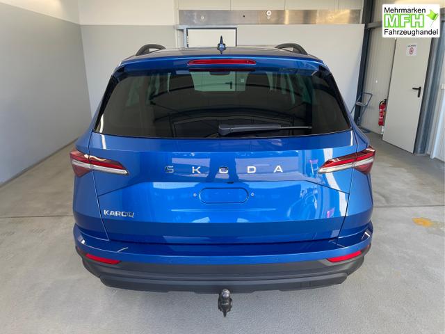 Skoda / Karoq / Blau / / / 150PS DSG AHK+Kamera+ACC+Kessy+Kamera+ParkPilot vo+hi+App