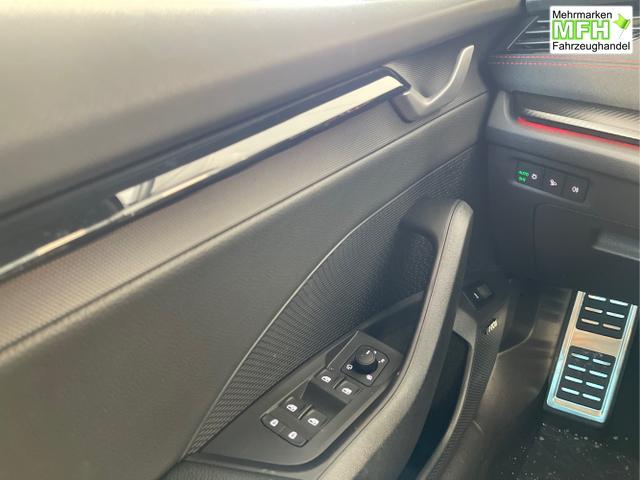 Skoda / Octavia Combi / Schwarz / / / 265PS DSG HUD+Pano+360&deg;+DCC+AHK+CANTON+Matrix+Alu19+eHeck+GV4