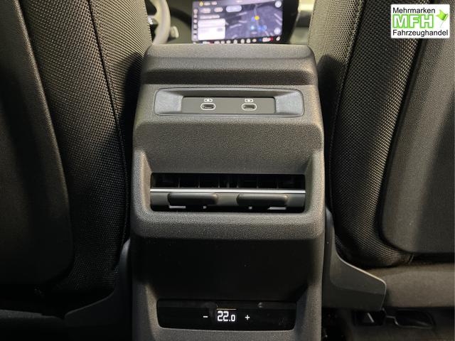 Audi / Q3 Sportback / Blau / / / TFSI 265 PS quattro S line Pano+TechPro+Matrix+AHK+HUD+Alu20+KlimaPlus+DCC+SONOS