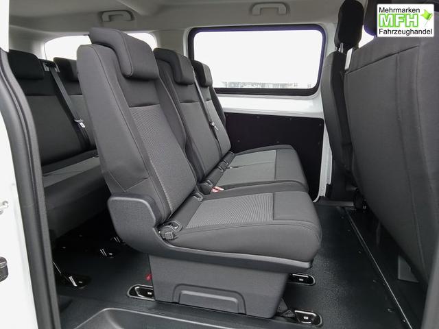 Opel Vivaro Kombi 9-Sitzer Lang 2.0 Diesel 8-Gang Automatikgetriebe 