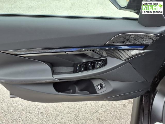BMW M5 M 4.4 V8 Plug in Hybrid 8-Gang Steptronic 
