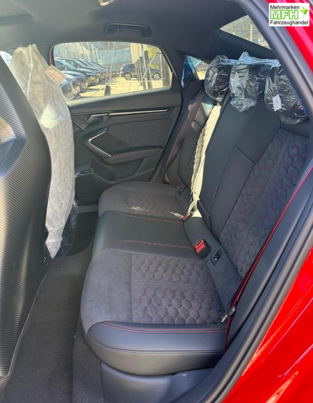 Audi RS3 Limousine 2.5 TFSI 7-Gang S tronic 