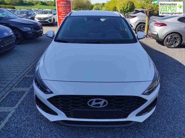 Hyundai i30 Family HB 1.6 GO*Navi*LED*Shzg*Lhzg*PDC*Cam*16Zoll* 