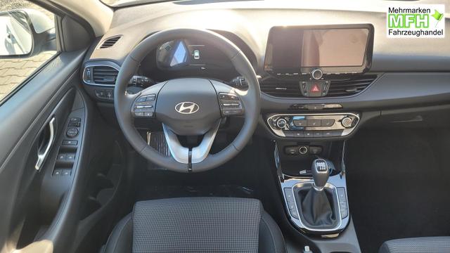 Hyundai i30 Kombi Smart SW Family*LED*Navi*Shzg*Lhzg*PDC*Cam*16Zoll* 