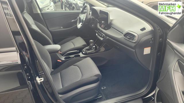 Hyundai i30 Kombi Family SW Family*Navi*LED*Shzg*Lhzg*PDC*Cam*16Zoll* 