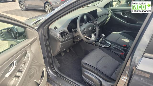 Hyundai i30 Familiy HB Family*Navi*LED*Shzg*Lhzg*PDC*Cam*16Zoll* 