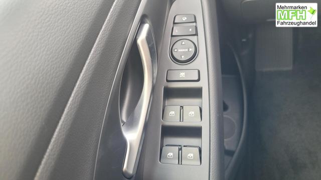 Hyundai i30 Familiy HB Family*Navi*LED*Shzg*Lhzg*PDC*Cam*16Zoll* 