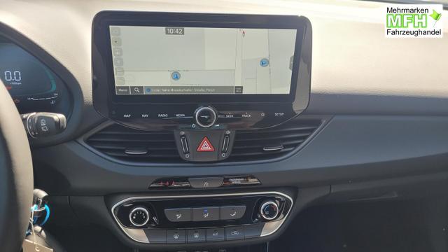 Hyundai i30 Kombi Family SW Family*Navi*LED*Shzg*Lhzg*PDC*Cam*16Zoll* 