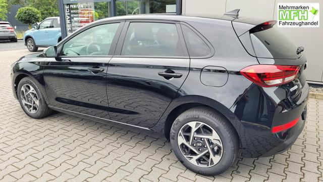 Hyundai i30 Familiy HB Family*LED*Navi*Shzg*Lhzg*PDC*Cam*16Zoll* 