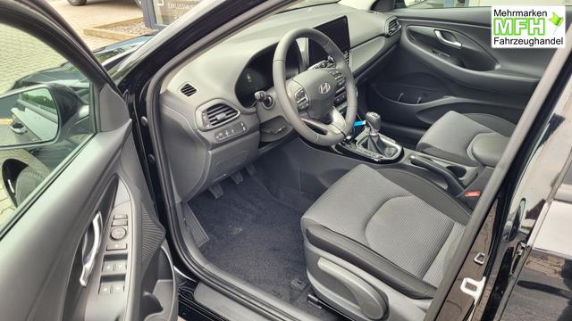 Hyundai i30 Familiy HB Family*LED*Navi*Shzg*Lhzg*PDC*Cam*16Zoll* 