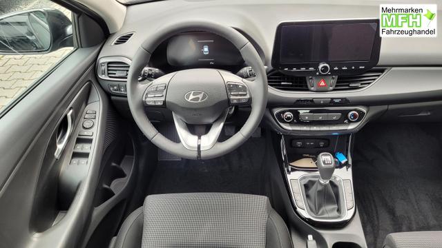 Hyundai i30 Familiy HB Family*LED*Navi*Shzg*Lhzg*PDC*Cam*16Zoll* 