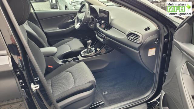 Hyundai i30 Familiy HB Family*LED*Navi*Shzg*Lhzg*PDC*Cam*16Zoll* 