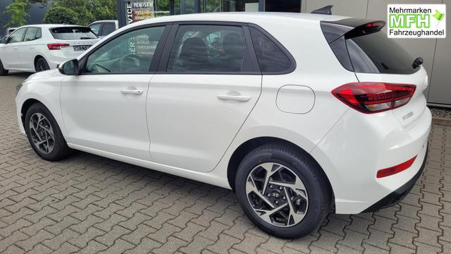 Hyundai i30 Familiy HB Family*Navi*LED*Shzg*Lhzg*PDC*Cam*16Zoll* 