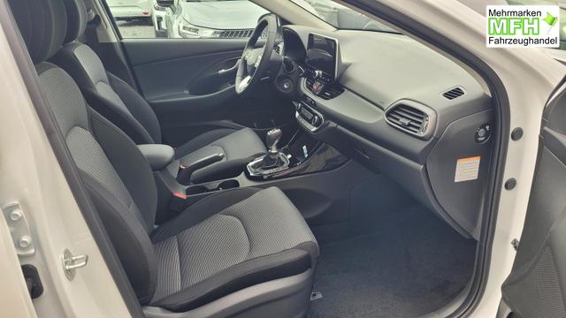 Hyundai i30 Familiy HB Family*Navi*LED*Shzg*Lhzg*PDC*Cam*16Zoll* 