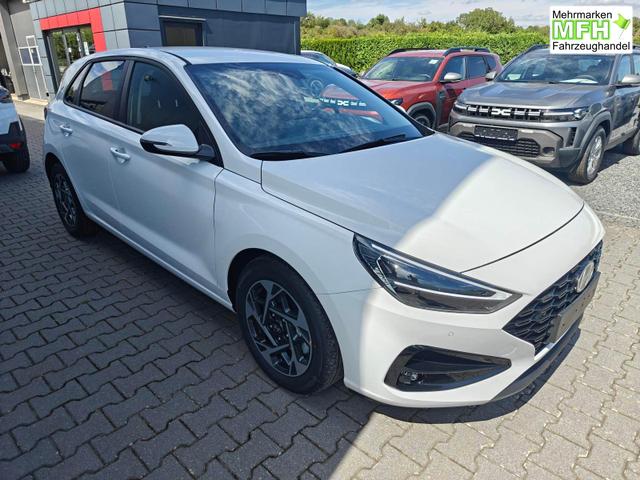 Hyundai i30 Family HB 1.6 GO*Navi*LED*Shzg*Lhzg*PDC*Cam*16Zoll* 