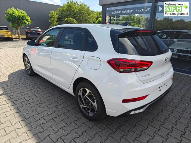 Hyundai i30 Family HB 1.6 GO*Navi*LED*Shzg*Lhzg*PDC*Cam*16Zoll* 