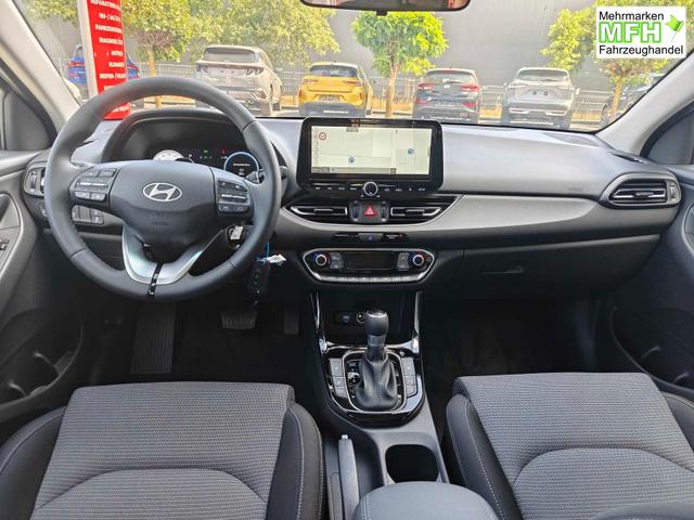 Hyundai i30 Family HB 1.6 GO*Navi*LED*Shzg*Lhzg*PDC*Cam*16Zoll* 