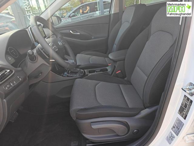 Hyundai i30 Family HB 1.6 GO*Navi*LED*Shzg*Lhzg*PDC*Cam*16Zoll* 