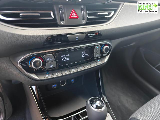Hyundai i30 Family HB 1.6 GO*Navi*LED*Shzg*Lhzg*PDC*Cam*16Zoll* 