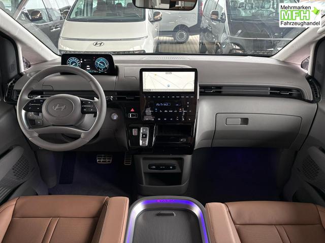 Hyundai Staria Luxury 1.6 T-GDi HEV 2WD 7-Sitzer / 360&deg; Kam. 4x Shz + Sitzbel&uuml;ftung Leder 