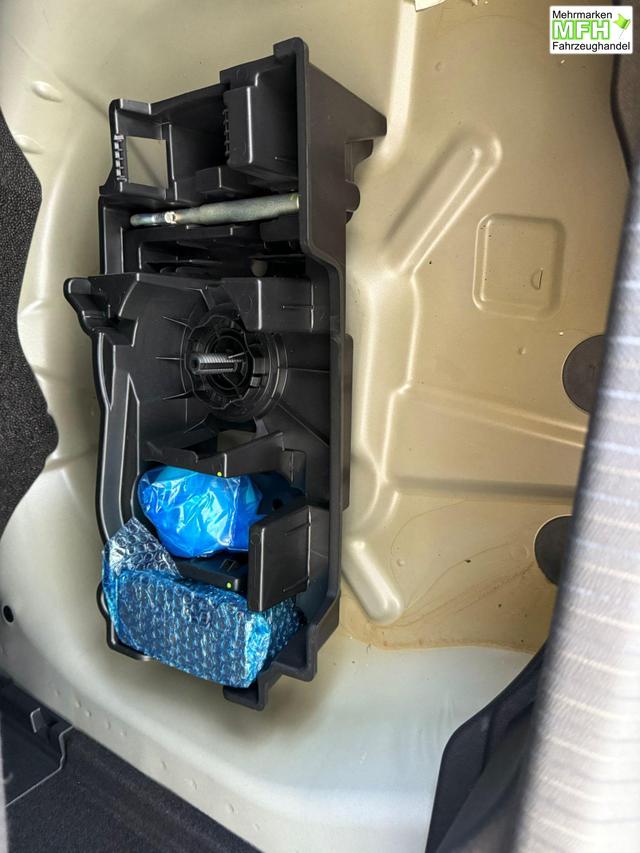 Citro&euml;n C4 Plus 1.2 ESS 130 PS EAT8 / Navi PDC m.Kamera LED Tempom. Alu 18 Keyless 