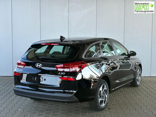 Hyundai i30 Kombi Comfort 1.5 GDI 95PS 6MT Navi / PDC V&H. m. Kamera LED Nebel 15'' LM 