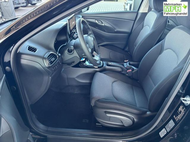 Hyundai i30 Kombi Comfort 1.5 GDI 95PS 6MT Navi / PDC V&H. m. Kamera LED Nebel 15'' LM 