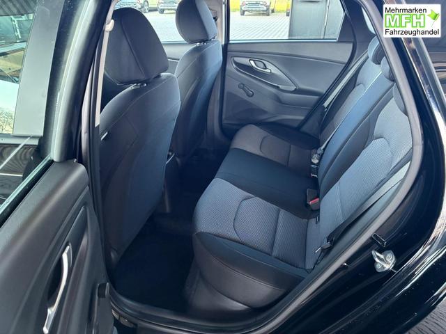 Hyundai i30 Kombi Comfort 1.5 GDI 95PS 6MT Navi / PDC V&H. m. Kamera LED Nebel 15'' LM 