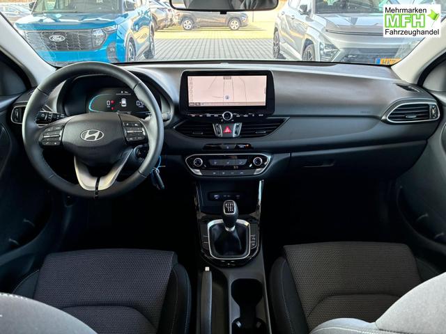 Hyundai i30 Kombi Comfort 1.5 GDI 95PS 6MT Navi / PDC V&H. m. Kamera LED Nebel 15'' LM 