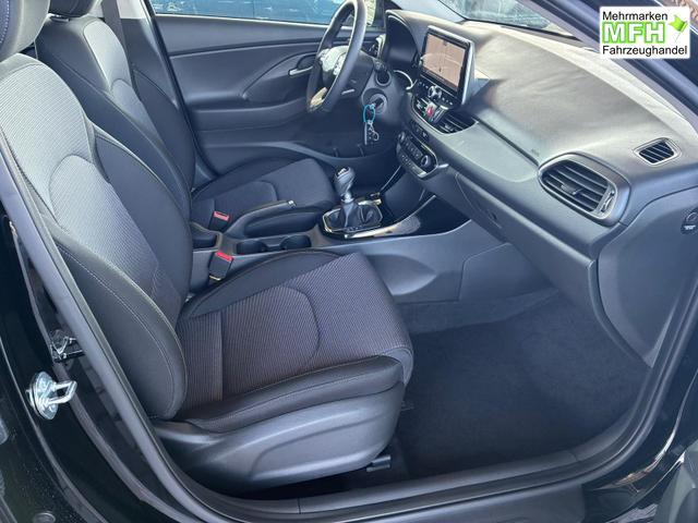 Hyundai i30 Kombi Comfort 1.5 GDI 95PS 6MT Navi / PDC V&H. m. Kamera LED Nebel 15'' LM 
