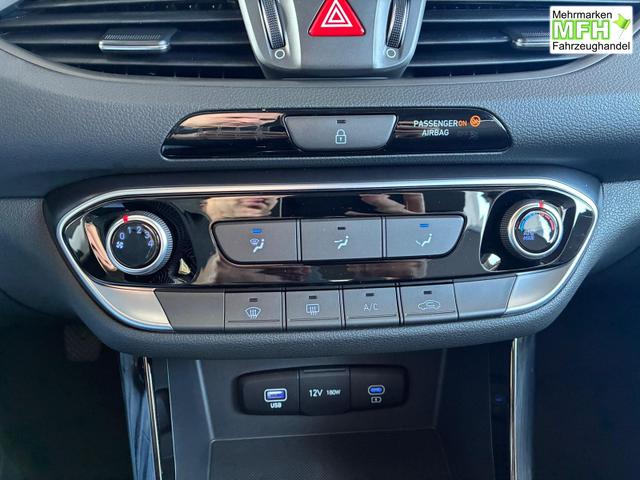 Hyundai i30 Kombi Comfort 1.5 GDI 95PS 6MT Navi / PDC V&H. m. Kamera LED Nebel 15'' LM 