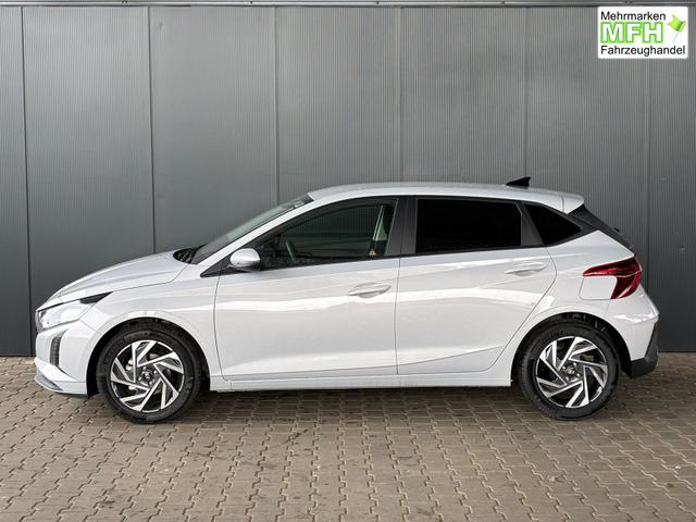 Hyundai i20 Pure 1.2 MPI / Navi PDC Hinten + Kamera Abgedunkelte Scheiben Tempomat Alu 16" 