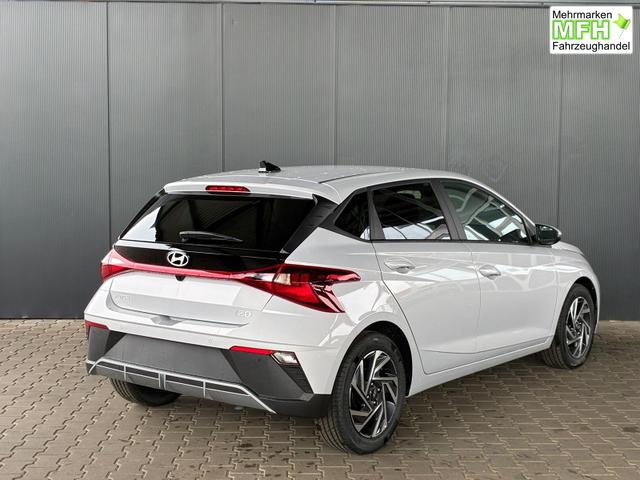 Hyundai i20 Pure 1.2 MPI / Navi PDC Hinten + Kamera Abgedunkelte Scheiben Tempomat Alu 16" 