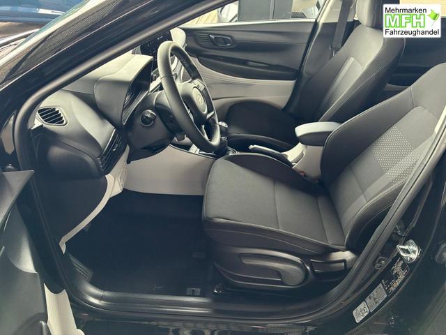 Hyundai i20 Pure 1.2 MPI / Navi PDC Hinten + Kamera Abgedunkelte Scheiben Tempomat Alu 16" 
