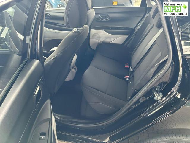 Hyundai i20 Pure 1.2 MPI / Navi PDC Hinten + Kamera Abgedunkelte Scheiben Tempomat Alu 16" 