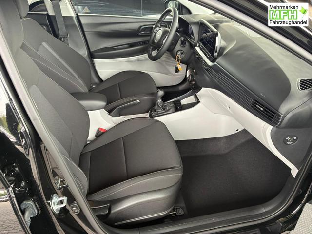 Hyundai i20 Pure 1.2 MPI / Navi PDC Hinten + Kamera Abgedunkelte Scheiben Tempomat Alu 16" 