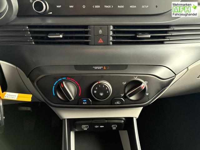 Hyundai i20 Pure 1.2 MPI / Navi PDC Hinten + Kamera Abgedunkelte Scheiben Tempomat Alu 16" 