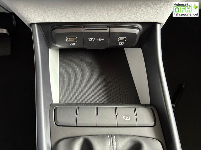 Hyundai i20 Pure 1.2 MPI / Navi PDC Hinten + Kamera Abgedunkelte Scheiben Tempomat Alu 16" 