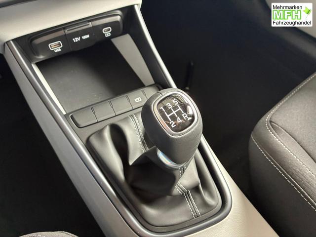 Hyundai i20 Pure 1.2 MPI / Navi PDC Hinten + Kamera Abgedunkelte Scheiben Tempomat Alu 16" 